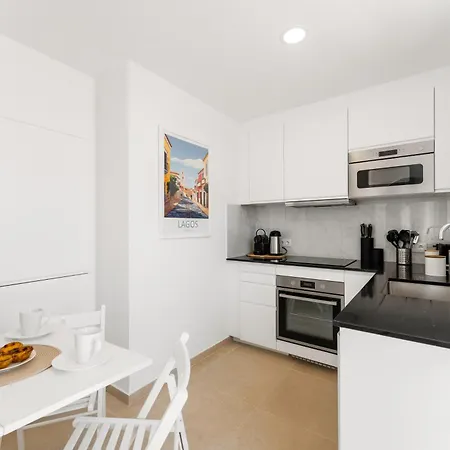아파트 Stunning 2 Bedroom Old Town With Large Sunny Terrace *