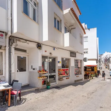Stunning 2 Bedroom Old Town With Large Sunny Terrace Apartment *